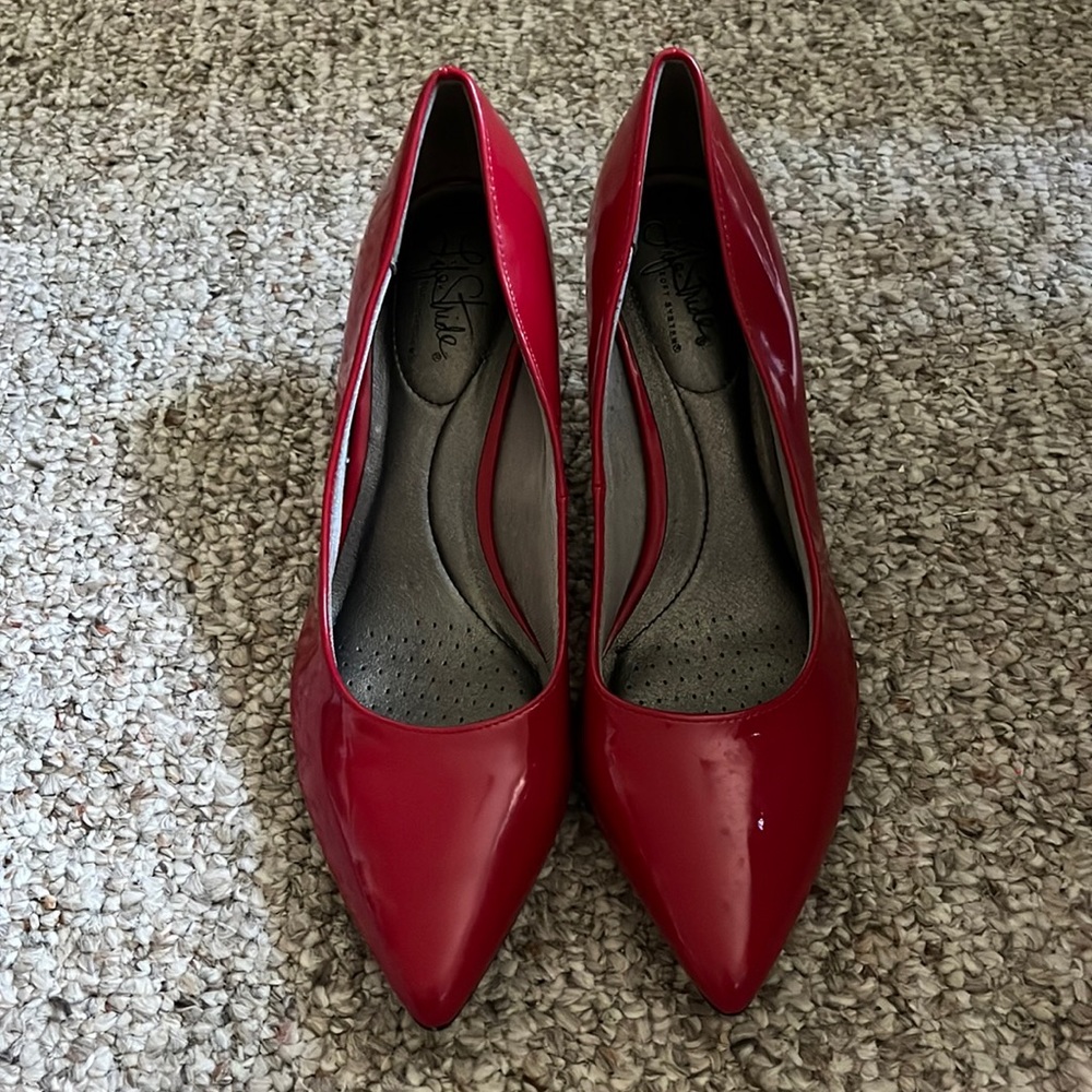 Red pumps